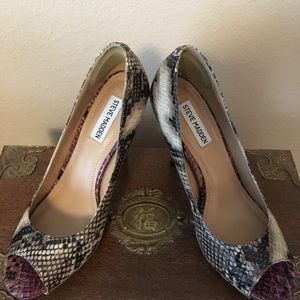 Steve Madden snakeskin peep toe heels